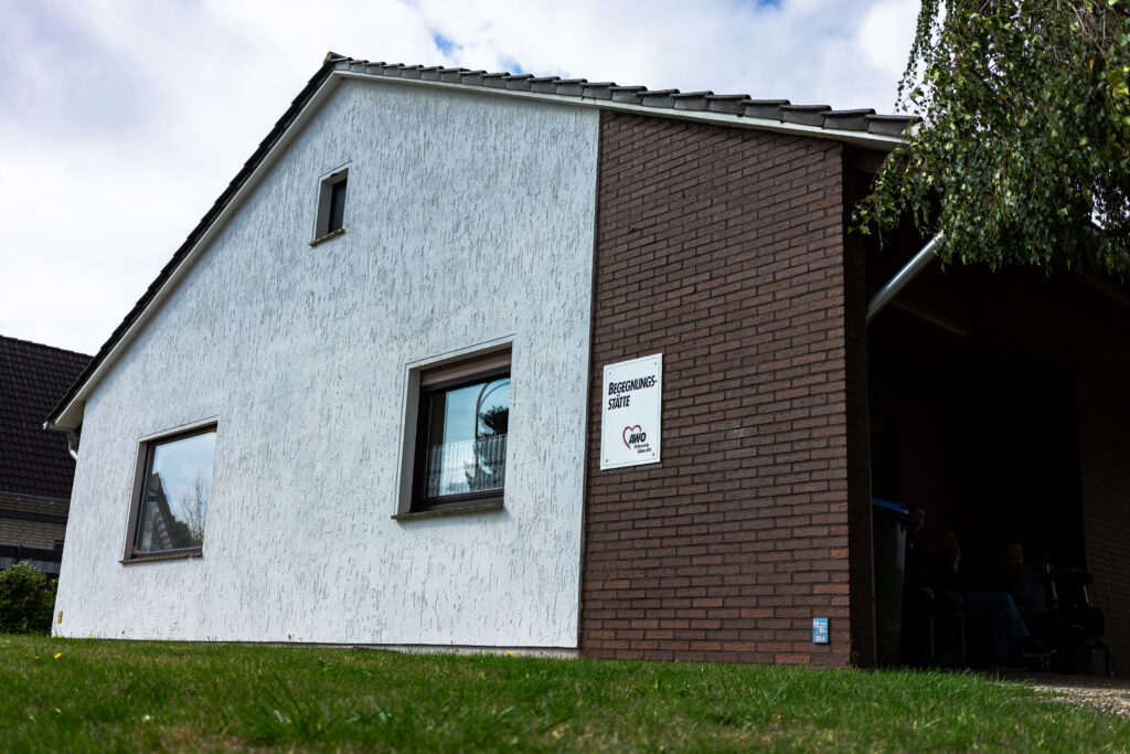 Weißes Gebäude des AWO Treffpunkts Löhne-Ort